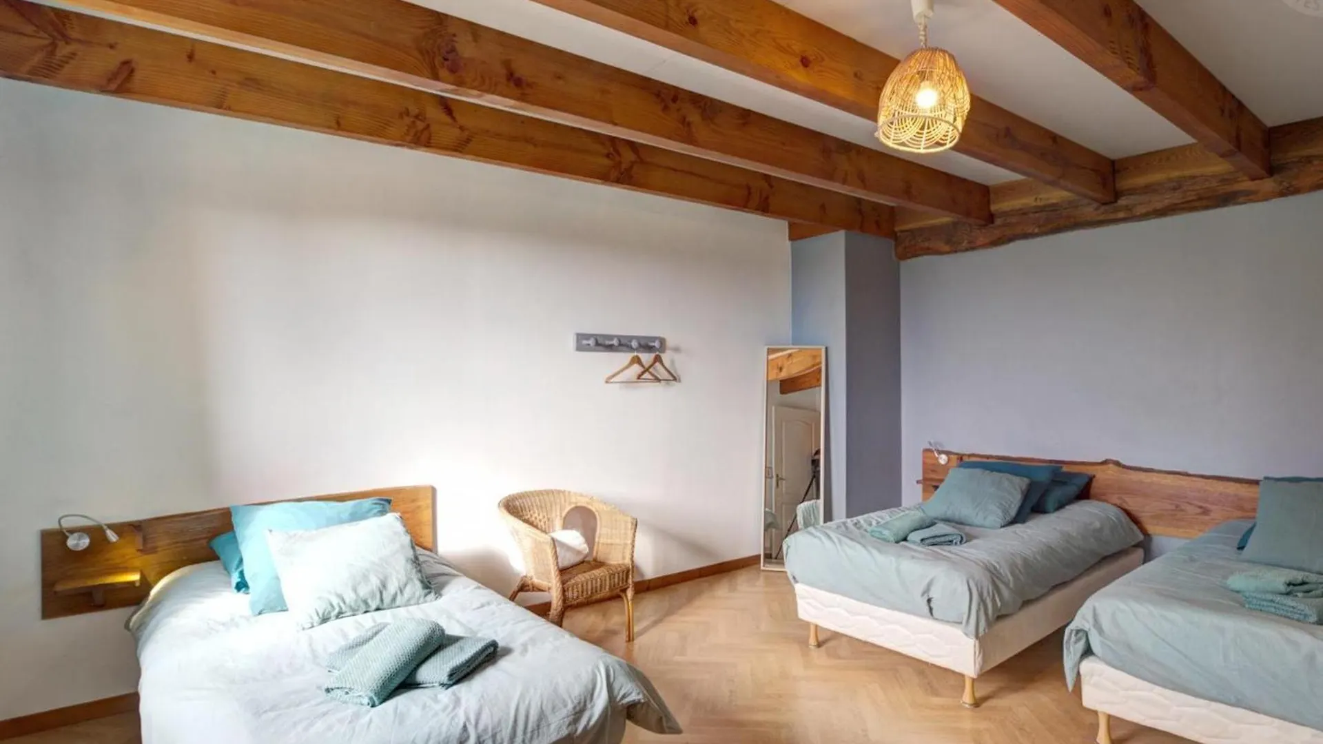 Gite De Charme Avec Jardin, Terrasse Et Poele A Bois En Pleine Nature - Fr-1-496-250 Sevelinges 0*,  France